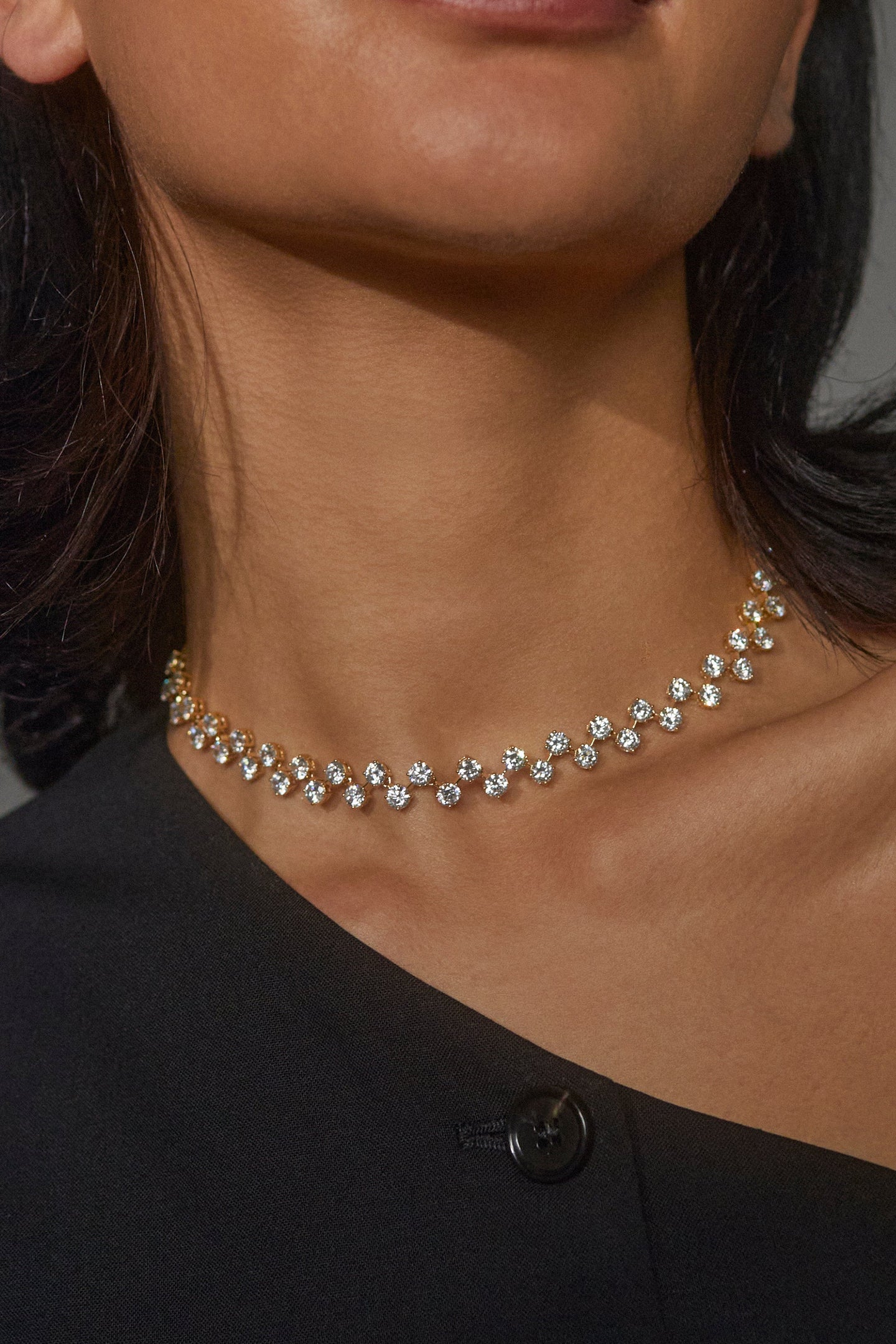 Halle Choker View 3